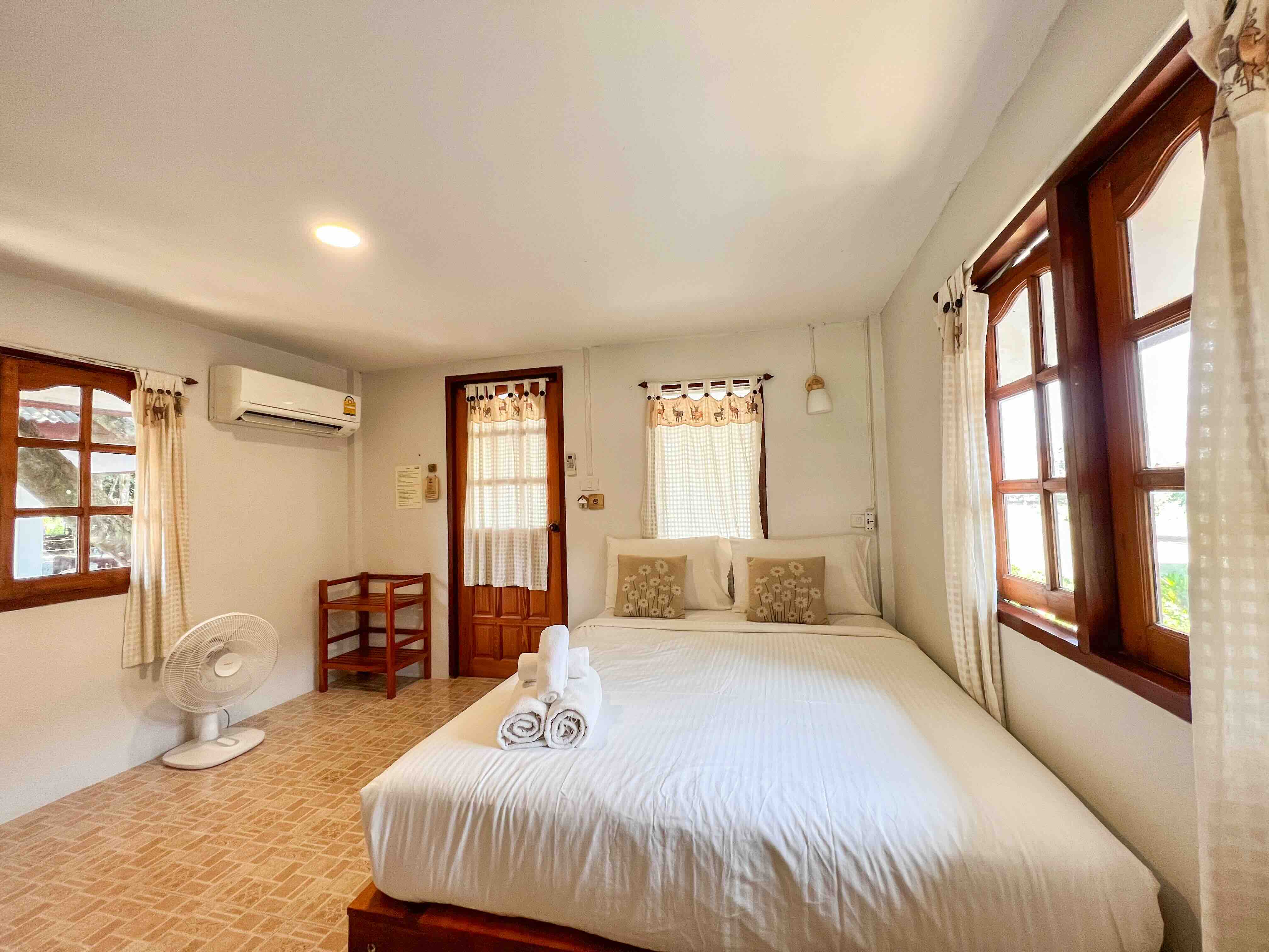 บ้านเล็กน้อย บ้านสวนสายสมร ที่พักนครนายก