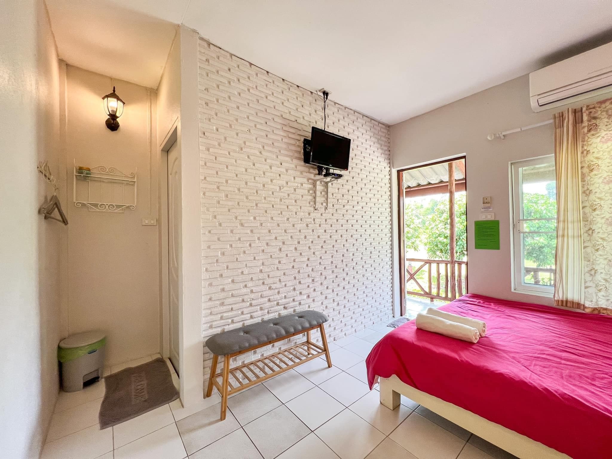 ห้องบัวชมพู บ้านสวนสายสมร ที่พักนครนายก