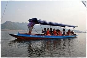 กิจกกรมล่องเรือหางยาวชมธรรมชาติ ที่บ้านสวนสายสมร ที่พักนครนายก